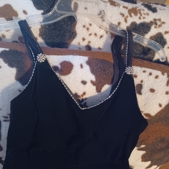 FRANCIS, WOMENS BEAUTIFUL BLACK GOWN, SIZE 8. - Picture 2 of 5